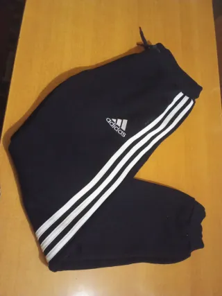 Chándal Adidas Negro con Rayas Blancas