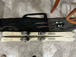 Esquís Dynastar con fijaciones