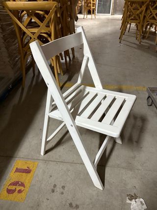 Sillas plegables de madera blancas