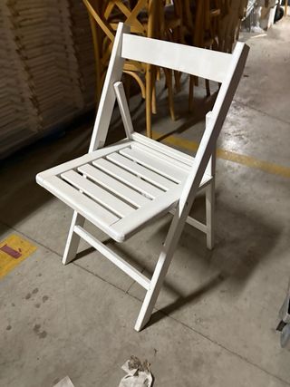 Sillas plegables de madera blancas