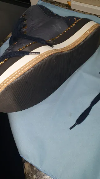 Botas de senhora azuis e cinzentas