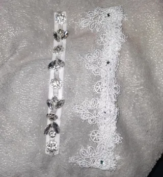 Ligas de novia con pedrería y encaje