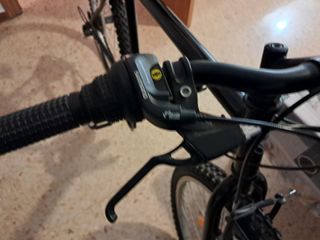 Bicicleta de montaña negra de Decathlon