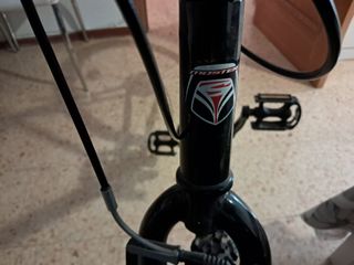 Bicicleta de montaña negra de Decathlon