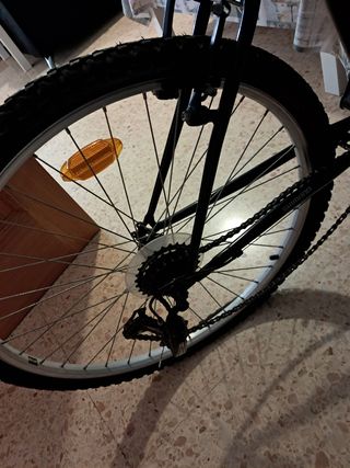 Bicicleta de montaña negra de Decathlon