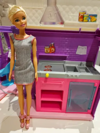 Camión de Comida Barbie con Accesorios