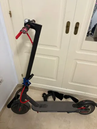 Patinete Eléctrico Negro y Rojo