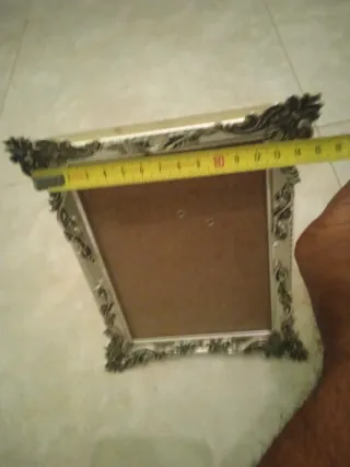 Portafotos de metal plateado