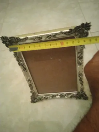 Portafotos de metal plateado