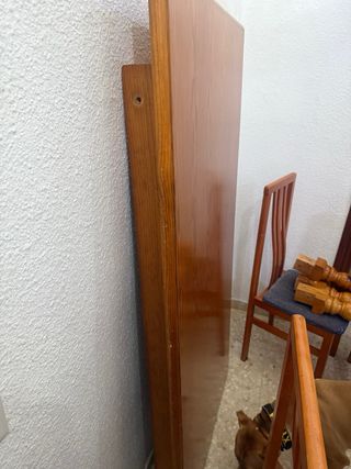 Mesa de comedor de madera