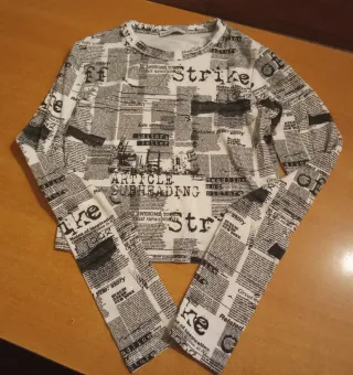 Camiseta manga larga efecto periódico