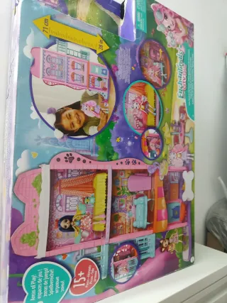 Casa de muñecas con accesorios