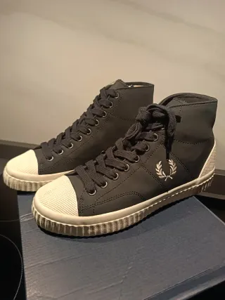 Fred Perry Zapatillas Altas Grises y Blancas