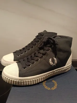 Fred Perry Zapatillas Altas Grises y Blancas