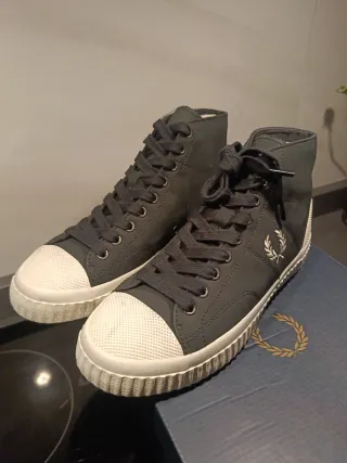 Fred Perry Zapatillas Altas Grises y Blancas