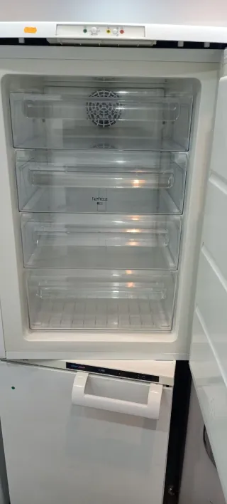 Congelador Vertical Electrolux Blanco