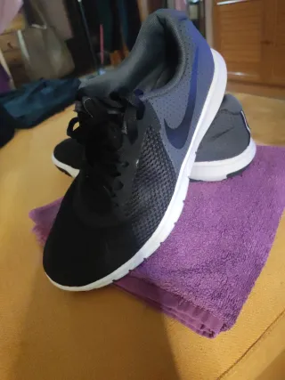 Zapatillas Nike Negras y Grises