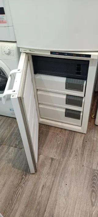 Congelador Vertical Blanco Whirlpool