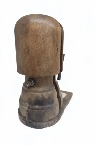 Antigo alargador de chapéus em madeira