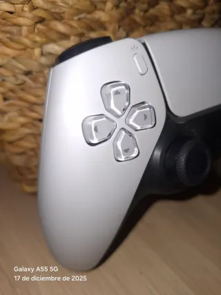 Mando PS5 y Juego Gran Turismo 7