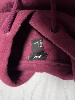 Sudadera H&M Morada con Diseño