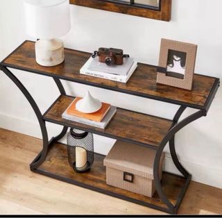 Estantería metálica y madera