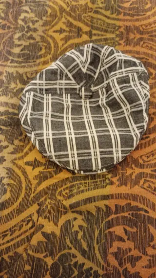 Cappello siciliano "Coppola" a quadri grigio