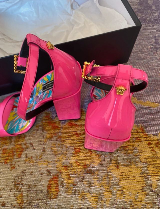 Sandalias Versace Tacón Rosa Multicor