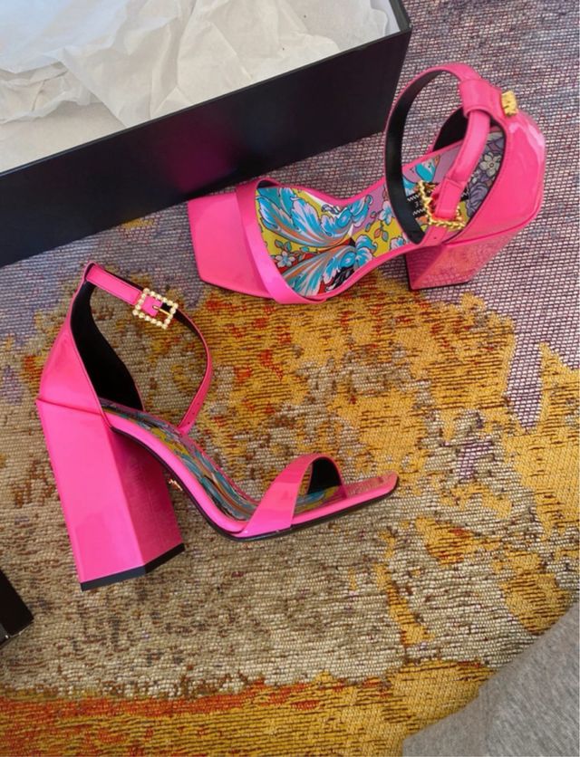 Sandalias Versace Tacón Rosa Multicor