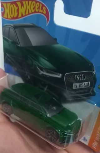 Hot Wheels 17 Audi RS 6 Avant