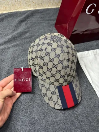 Gorra Gucci GG Supreme con banda