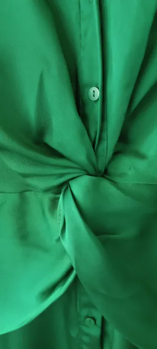 Vestido satén Stradivarius verde talla L