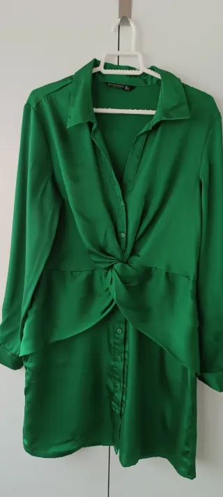 Vestido satén Stradivarius verde talla L