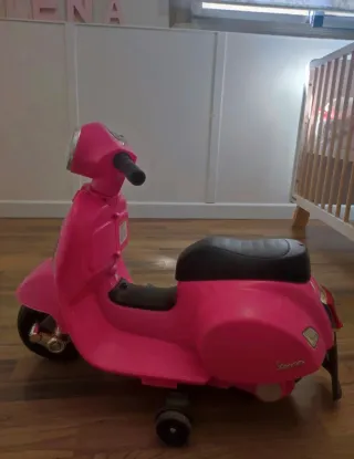 Mini moto eléctrica Vespa para niña