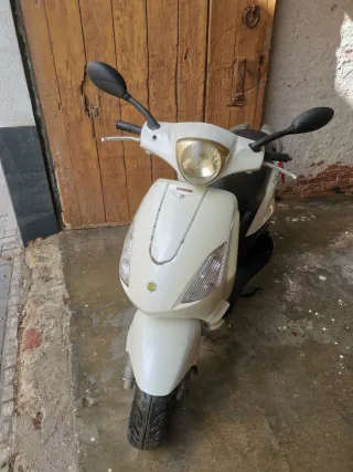 Piaggio Liberty Scooter Blanco DESCRIPCIÓN