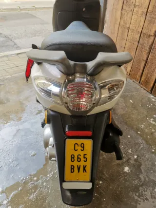 Piaggio Liberty Scooter Blanco DESCRIPCIÓN