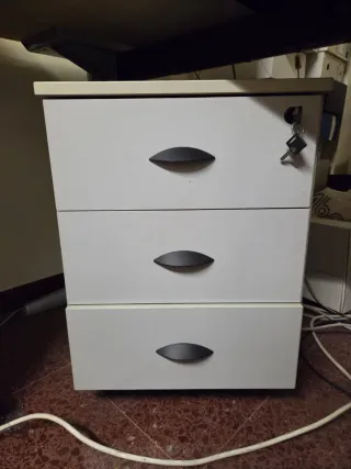 Mesa de oficina madera y metal