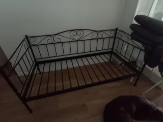 Cama individual Diván Metálica Negra, sin colchon