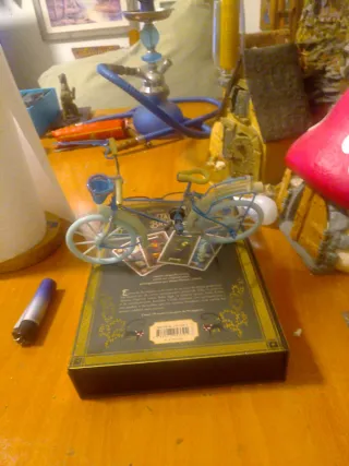 Bicicleta adorno azul hecha a mano