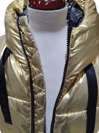Chaqueta Desigual dorada acolchada