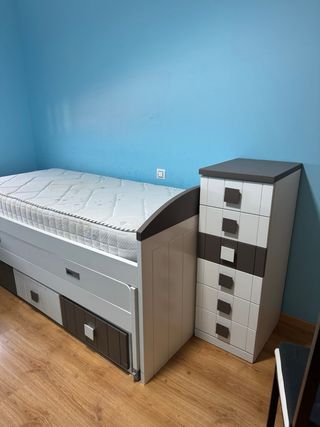 Letto a castello grigio e bianco + mobile con cassetti