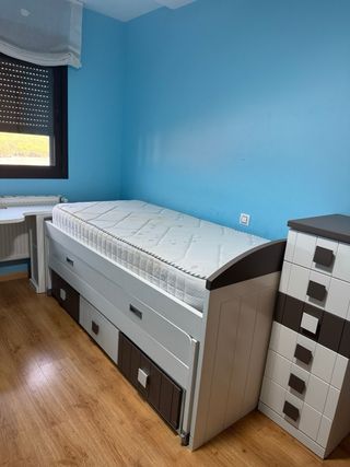 Letto a castello grigio e bianco + mobile con cassetti