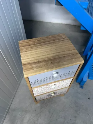 Mesita de noche infantil de madera