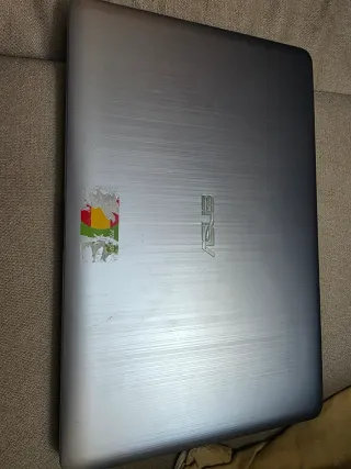 Portátil Asus R540M con Windows