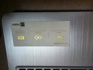 Portátil Asus R540M con Windows