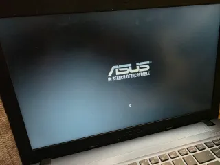 Portátil Asus R540M con Windows