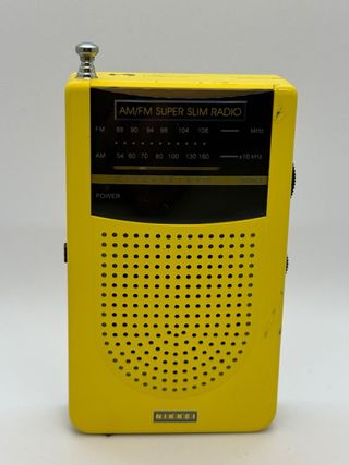 Radio Portátil NIKKEI AM/FM Amarilla
