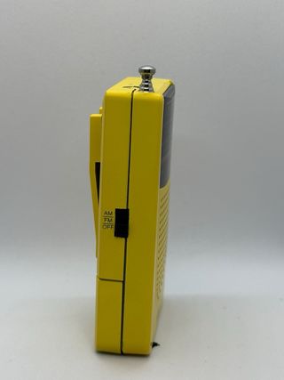 Radio Portátil NIKKEI AM/FM Amarilla