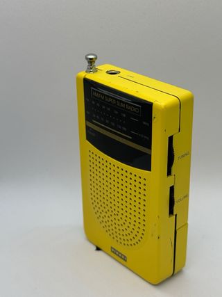 Radio Portátil NIKKEI AM/FM Amarilla