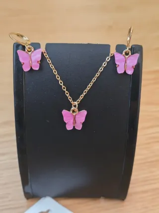 Collar y pendientes mariposas CON ETIQUETA. 5 EURO